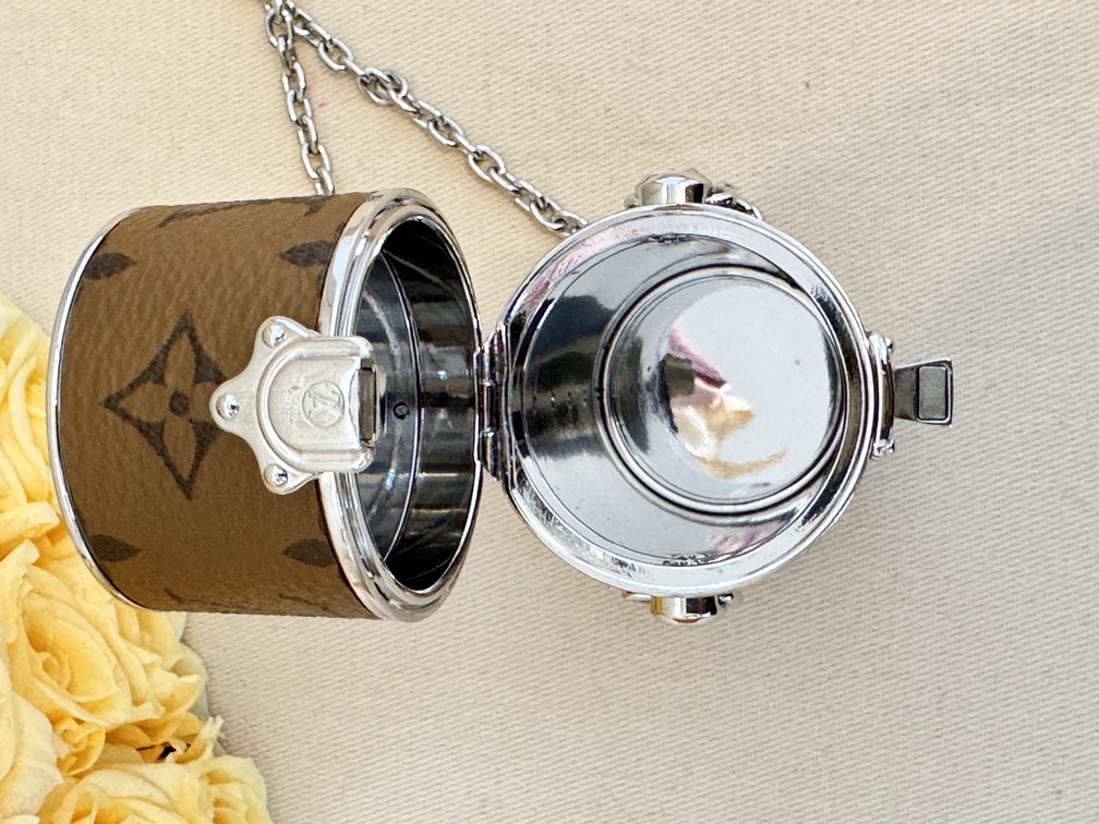 100% Original Louis Vuitton Lipstick case Monogram Reverse Secondhand